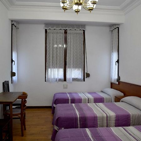 Hotel Hostal Oviedo León Zewnętrze zdjęcie