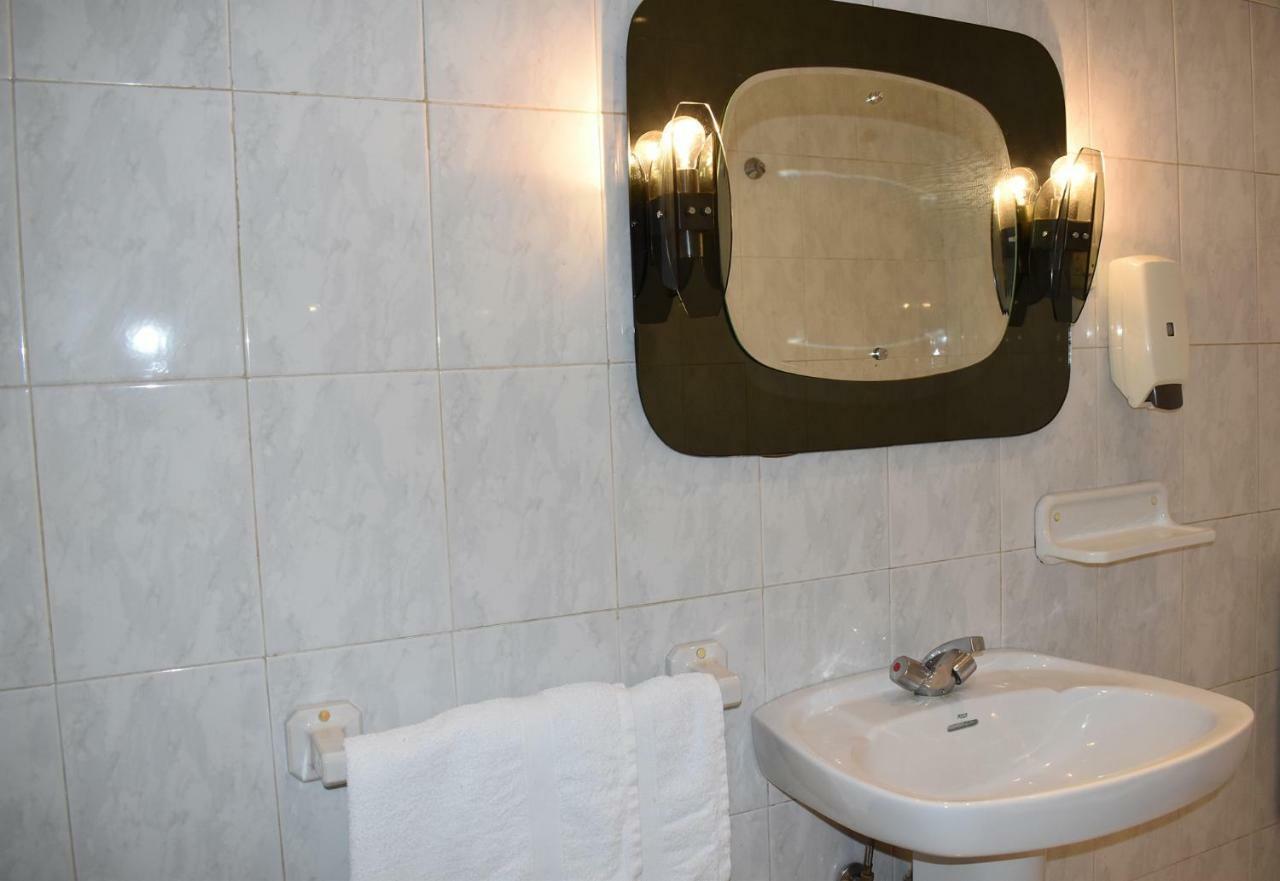 Hotel Hostal Oviedo León Zewnętrze zdjęcie