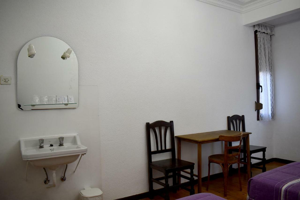 Hotel Hostal Oviedo León Zewnętrze zdjęcie