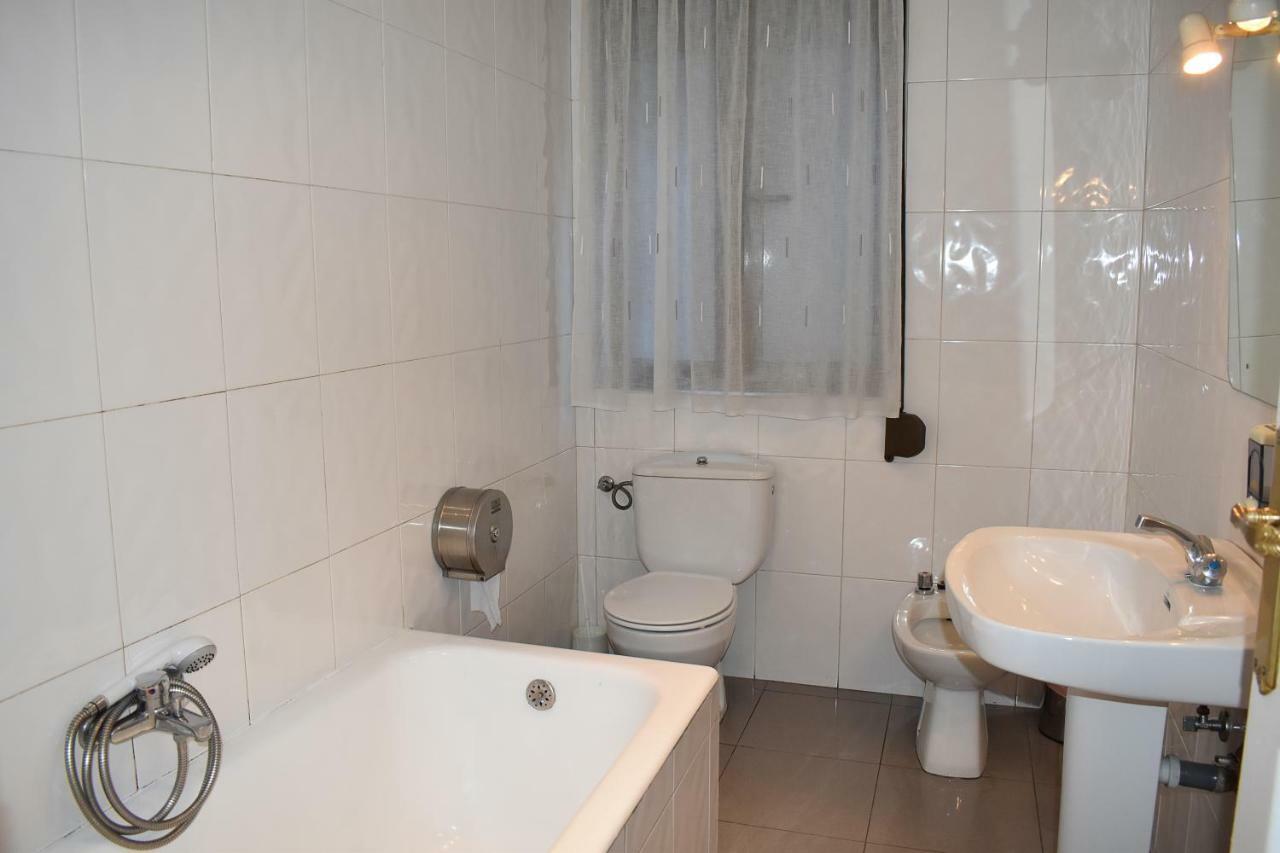 Hotel Hostal Oviedo León Zewnętrze zdjęcie