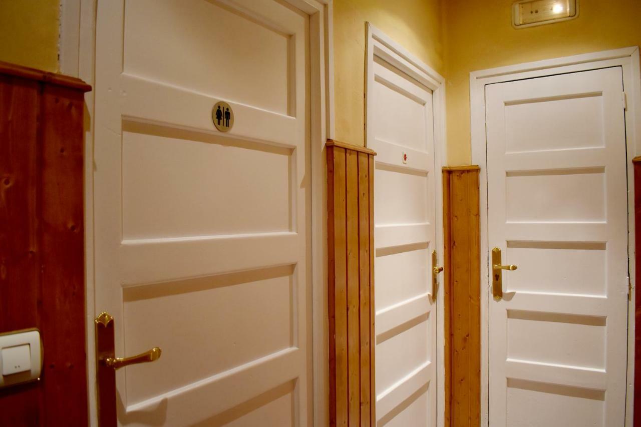 Hotel Hostal Oviedo León Zewnętrze zdjęcie
