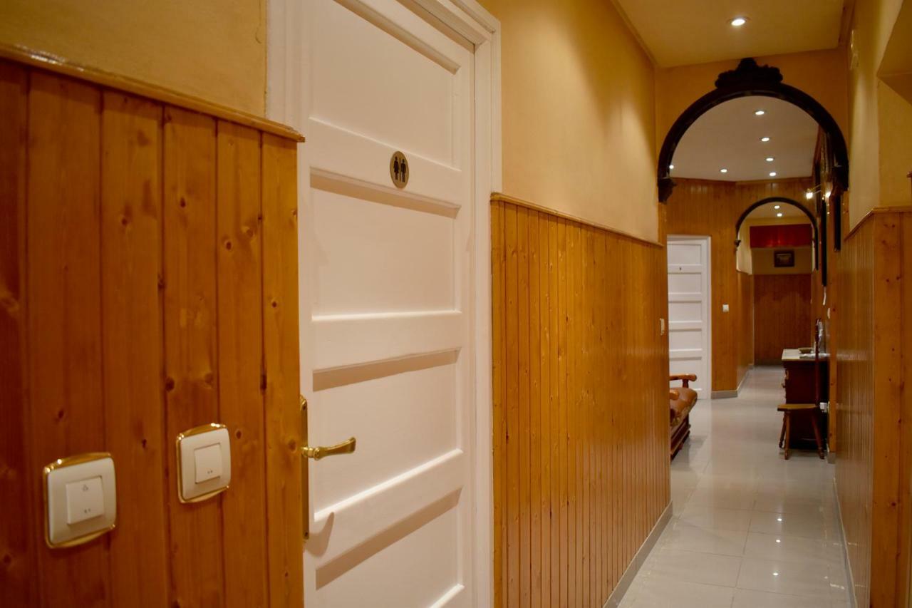 Hotel Hostal Oviedo León Zewnętrze zdjęcie
