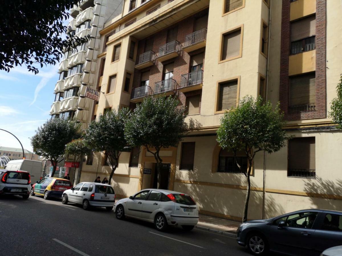 Hotel Hostal Oviedo León Zewnętrze zdjęcie