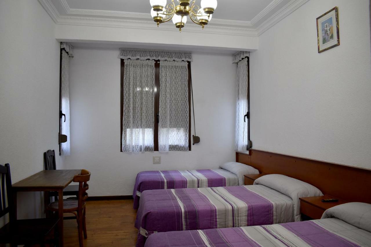 Hotel Hostal Oviedo León Zewnętrze zdjęcie