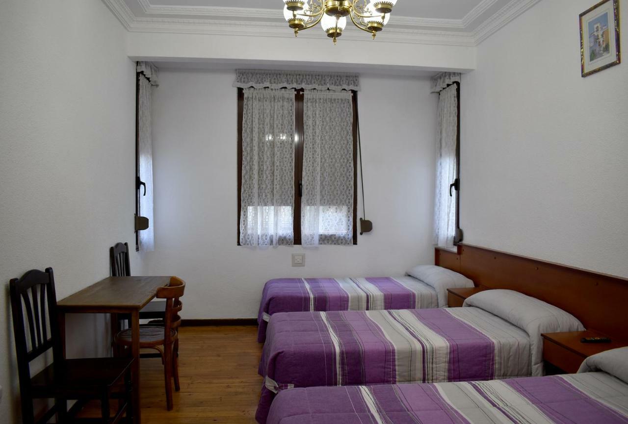 Hotel Hostal Oviedo León Zewnętrze zdjęcie
