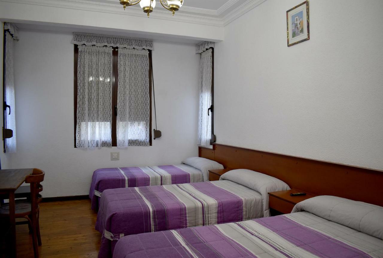 Hotel Hostal Oviedo León Zewnętrze zdjęcie