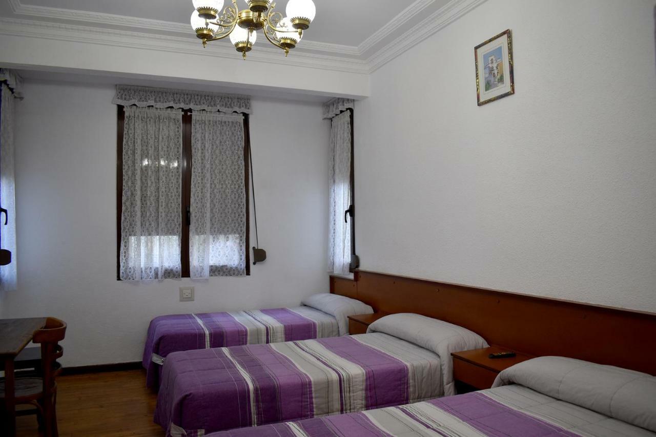 Hotel Hostal Oviedo León Zewnętrze zdjęcie