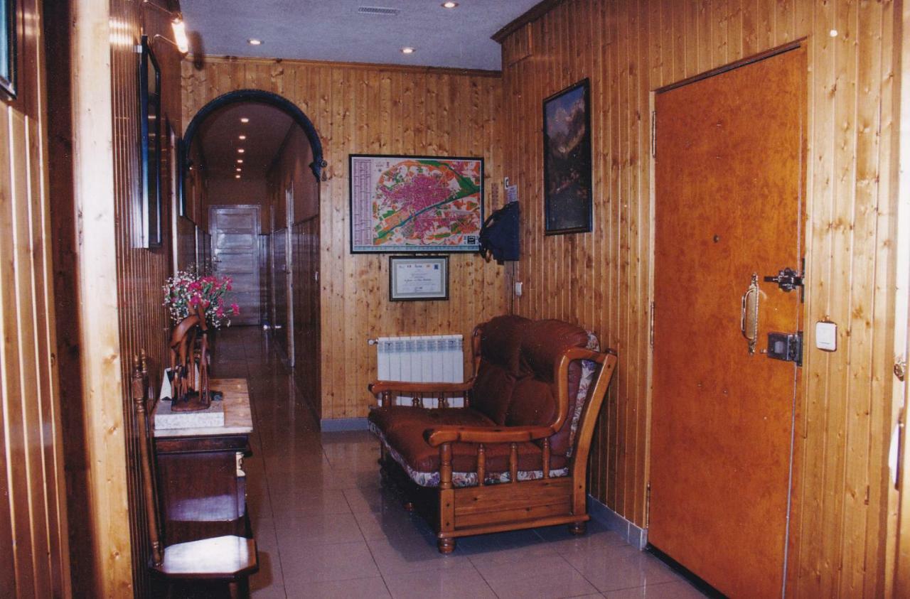 Hotel Hostal Oviedo León Zewnętrze zdjęcie